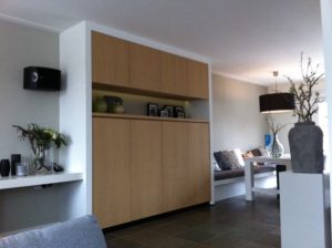 grote wandkast eiken fineer met verlichting