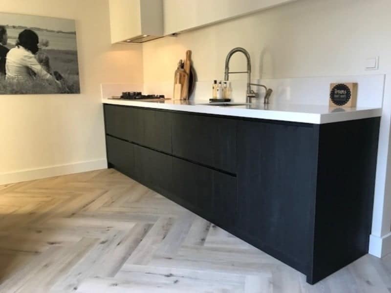 keuken zwart hoogwaardig kunstof houtnerf keuken zwart hoogwaardig kunstof houtnerf