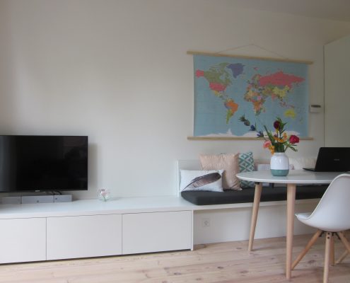 tvkast en aansluitend wandbank in mdf Eva vanuit kast