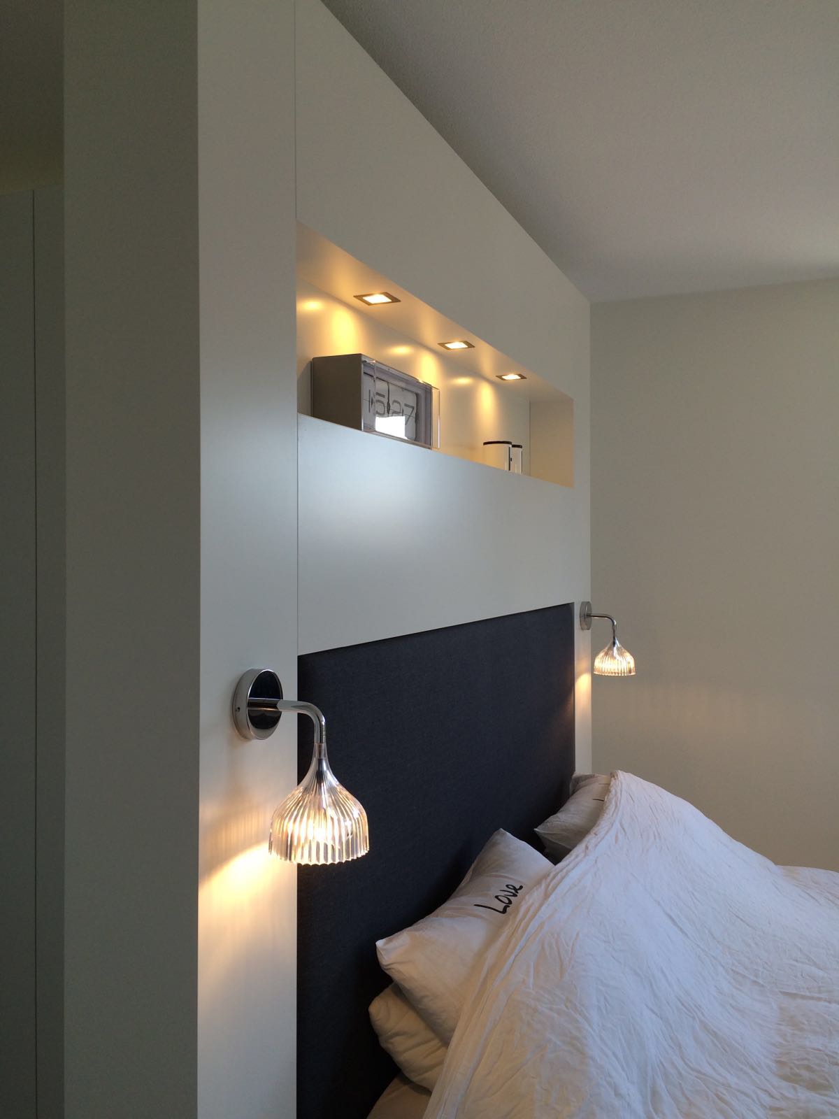 Meubelspuitwerk-bednis- zijkant Meubelspuitwerk bednis zijkant