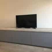 tv-kast op maat met steigerhout blad