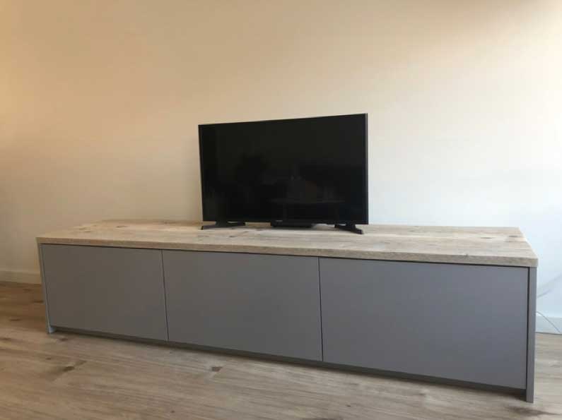 tv-kast-met-blad-van-steigerhout tv-kast op maat met steigerhout blad