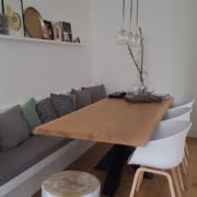 wandbank bij de eettafel