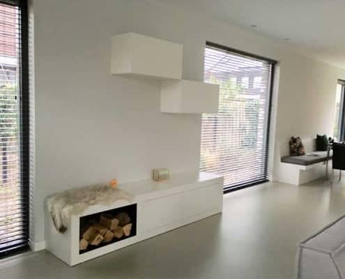 Haardkast met wandbank