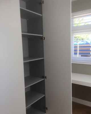 Binnenkant kledingkast Binnenkant kledingkast