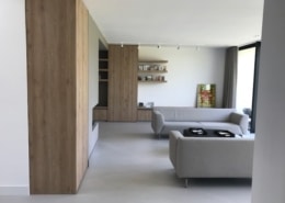 haard en woonkamerkast totaalbeeld