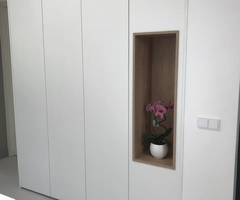 Sander en Mariska.halkast met nis halkast met nis