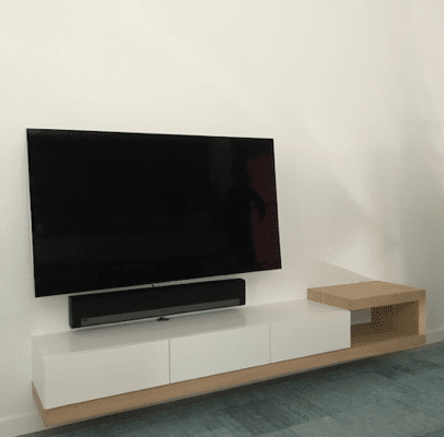 TV kast zweeft