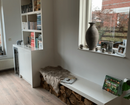 Bankje met opbergruimte voor haardhout Bankje haardhout opbergen