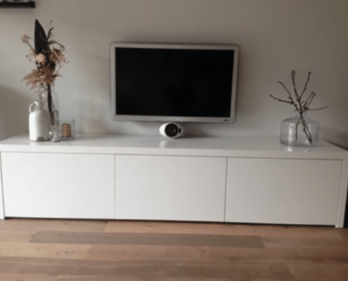 TV kast in wit gespoten gegrondeerde MDF TV kast in wit gespoten gegrondeerde MDF