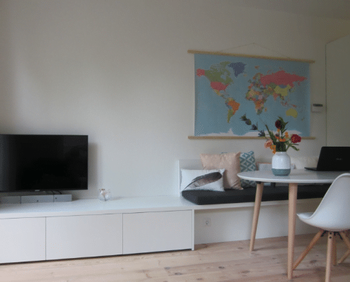 TV met wandbank wit TV met wandbank wit