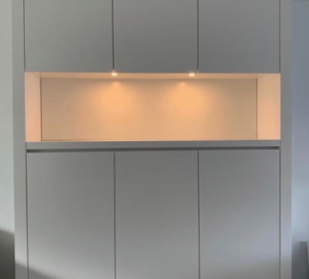 Wandkast in afgelakte gegrondeerde MDF Wandkast in afgelakte gegrondeerde MDF