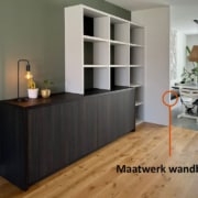 voeg later een maatwerk wandbank toe aan uw maatwerk kast om kosten te verspreiden