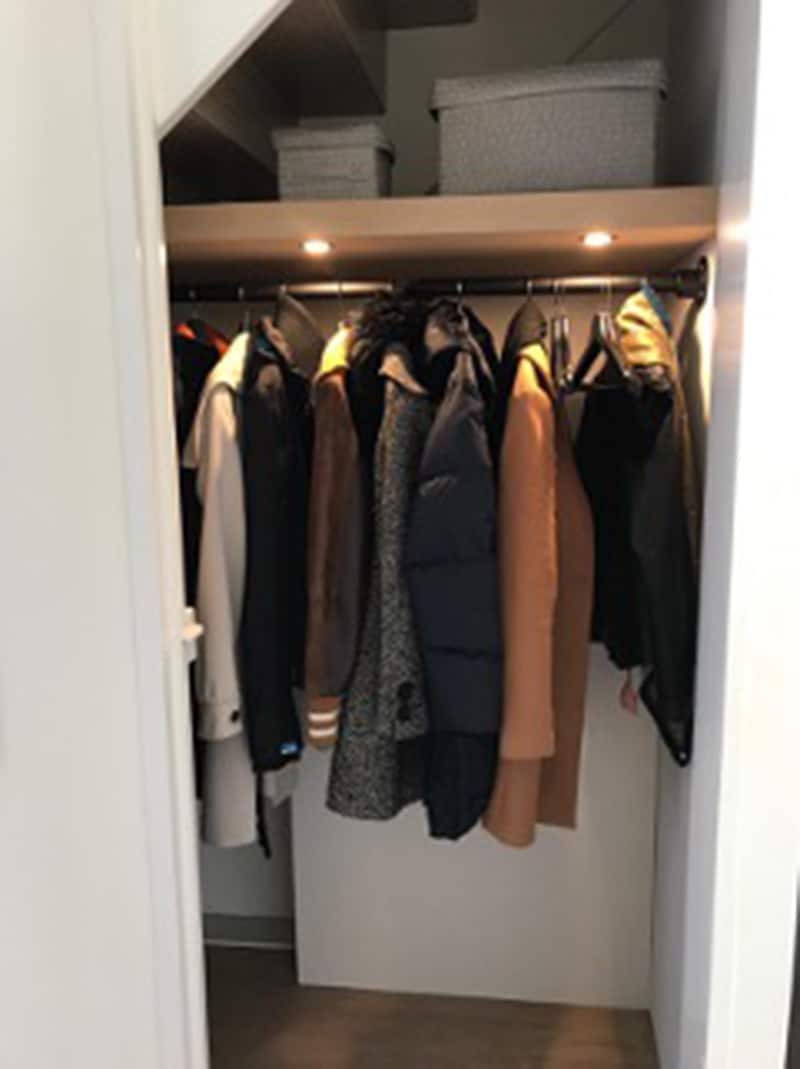 Ingebouwde maatwerk kast onder de trap
