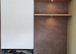 haard met wandplankjes tv meubel zaltbommel meubel en maatwerk Tv-meubel met geïntegreerde haard en wandplankjes in Zaltbommel door Meubel en Maatwerk