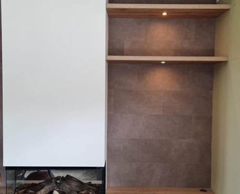 haard met wandplankjes tv meubel zaltbommel meubel en maatwerk Tv-meubel met geïntegreerde haard en wandplankjes in Zaltbommel door Meubel en Maatwerk