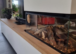 haard tv meubel verlengd zaltbommel meubel en maatwerk Tv-meubel met geïntegreerde haard en wandplankjes in Zaltbommel door Meubel en Maatwerk