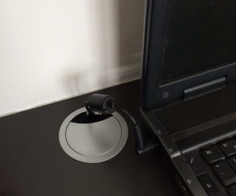 adekdop ingefreesd in maatwerk meubel in roest vrij stalen kleur