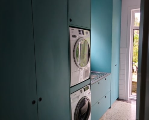 emine-bijkeuken-kast-blauw-was-opbergen